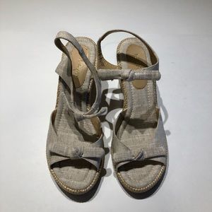 Liz Claiborne size 8 tan wedge sandals